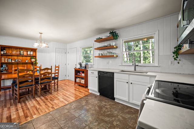 452 Kenridge Circle, Stone Mountain, GA 30083