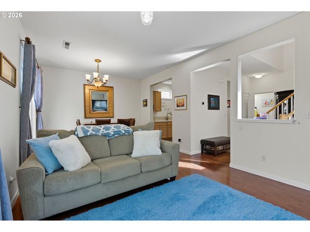 3201 Se ROBIN Cir, Hillsboro, OR 97123