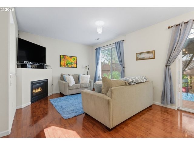 3201 Se ROBIN Cir, Hillsboro, OR 97123