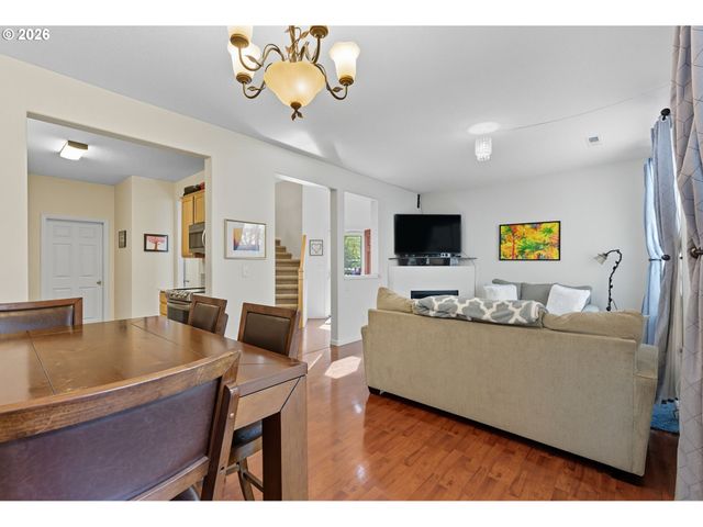 3201 Se ROBIN Cir, Hillsboro, OR 97123