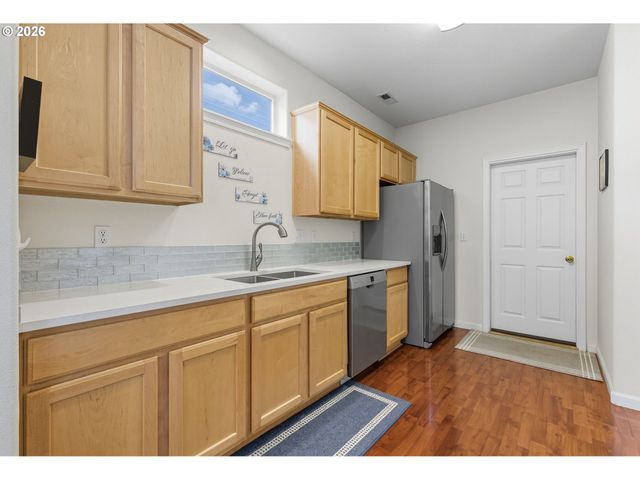 3201 Se ROBIN Cir, Hillsboro, OR 97123