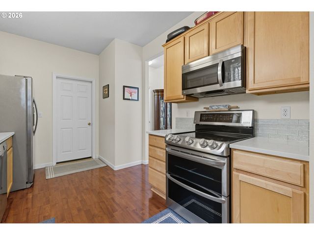 3201 Se ROBIN Cir, Hillsboro, OR 97123