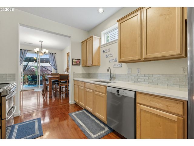 3201 Se ROBIN Cir, Hillsboro, OR 97123