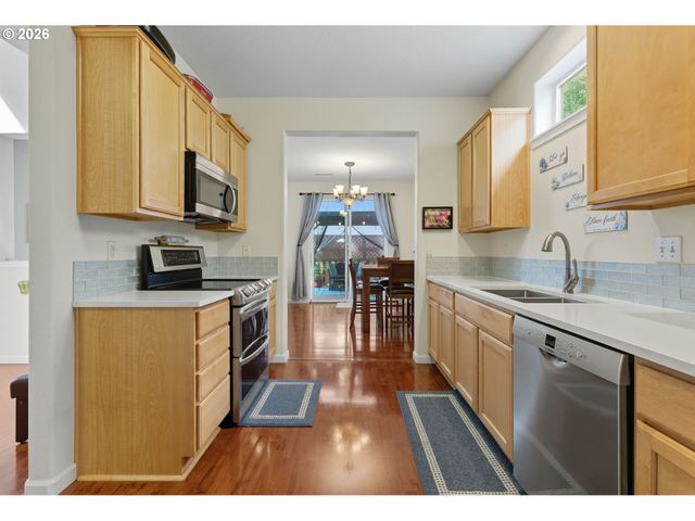 3201 Se ROBIN Cir, Hillsboro, OR 97123