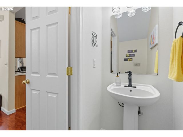 3201 Se ROBIN Cir, Hillsboro, OR 97123