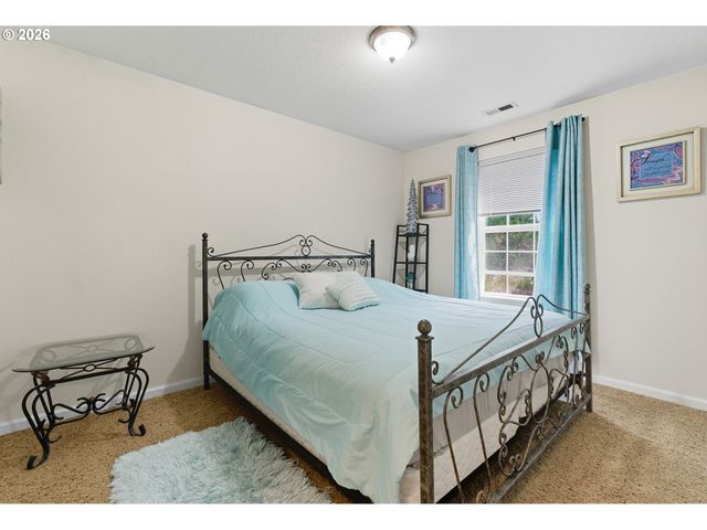 3201 Se ROBIN Cir, Hillsboro, OR 97123