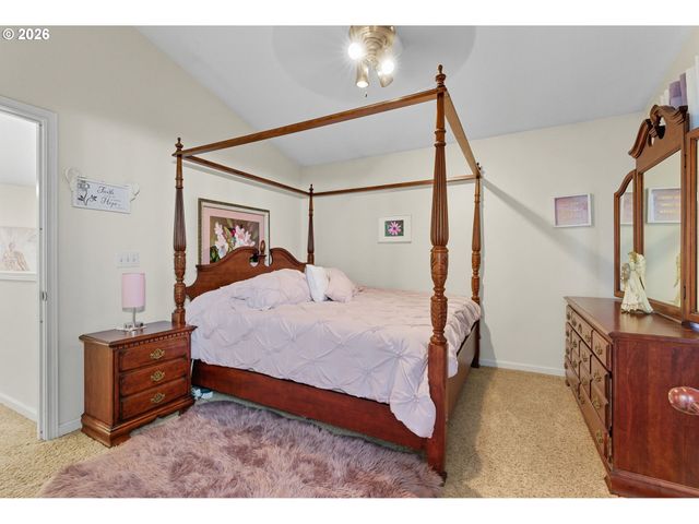 3201 Se ROBIN Cir, Hillsboro, OR 97123