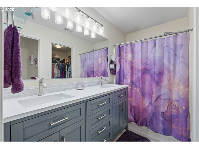 3201 Se ROBIN Cir, Hillsboro, OR 97123