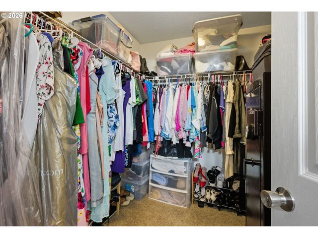 3201 Se ROBIN Cir, Hillsboro, OR 97123