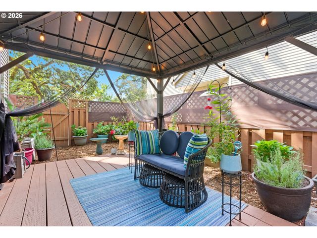 3201 Se ROBIN Cir, Hillsboro, OR 97123