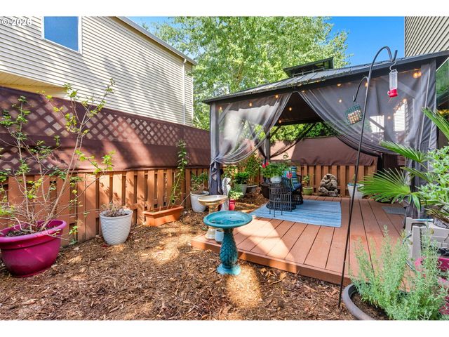 3201 Se ROBIN Cir, Hillsboro, OR 97123