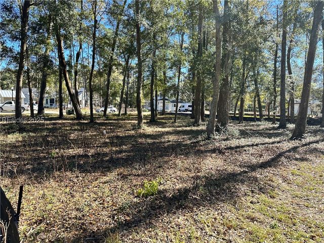 202 Harborview Dr, Beaufort, SC 29907