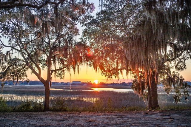 202 Harborview Dr, Beaufort, SC 29907