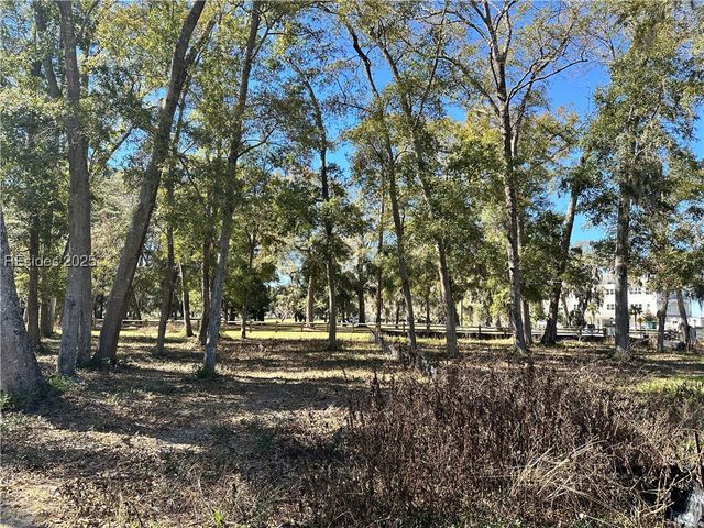 202 Harborview Dr, Beaufort, SC 29907