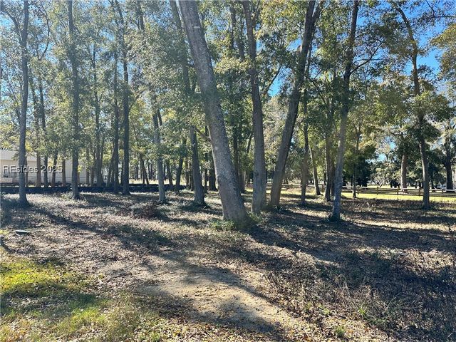 202 Harborview Dr, Beaufort, SC 29907