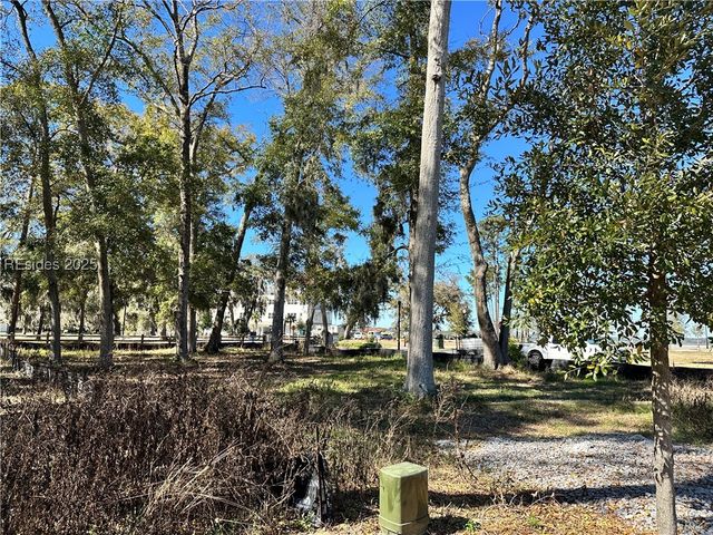 202 Harborview Dr, Beaufort, SC 29907