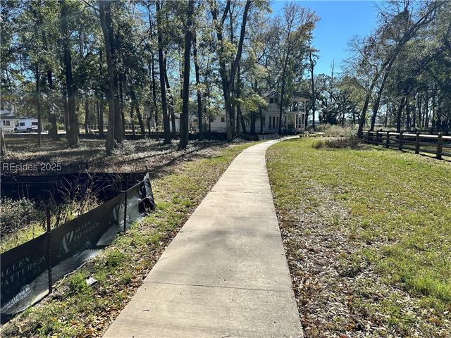 202 Harborview Dr, Beaufort, SC 29907