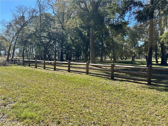 202 Harborview Dr, Beaufort, SC 29907