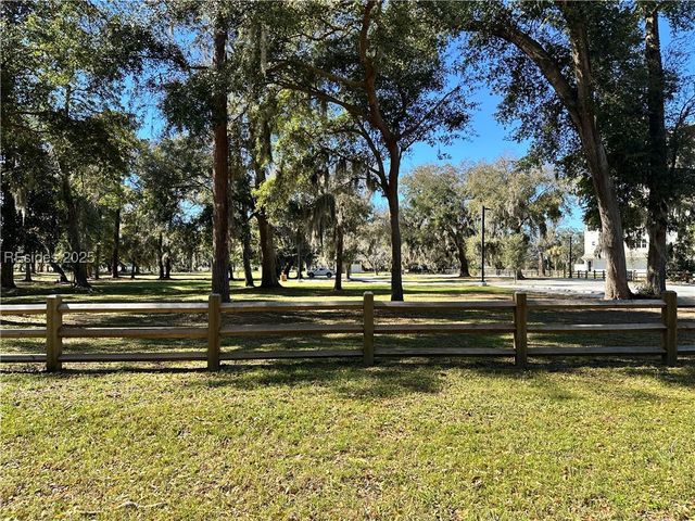 202 Harborview Dr, Beaufort, SC 29907