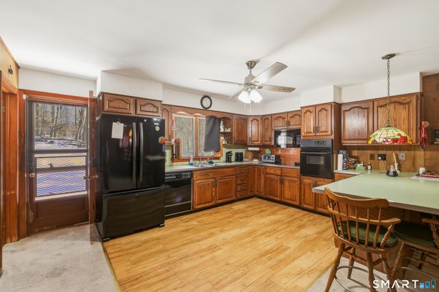 15 Pollys Lane, Montville, CT 06382