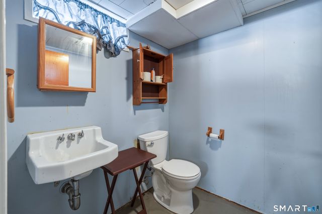 15 Pollys Lane, Montville, CT 06382