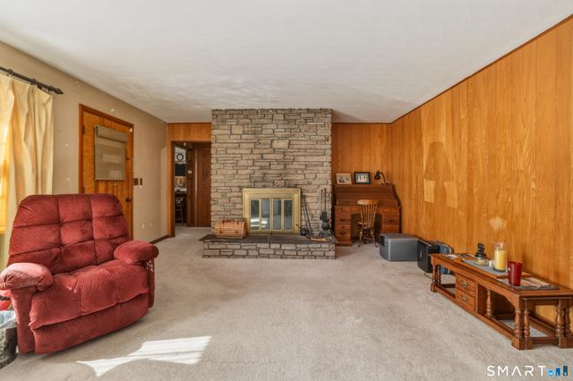 15 Pollys Lane, Montville, CT 06382