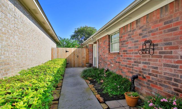 422 Cherry Laurel Drive, Tomball, TX 77375