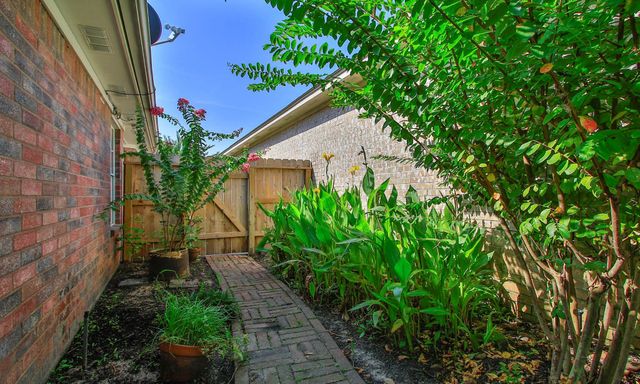 422 Cherry Laurel Drive, Tomball, TX 77375