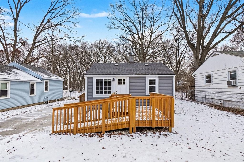 2731 Valk Street, Norton Shores, MI 49444