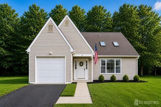 5 Chamberlain Court, Old Bridge, NJ 08857
