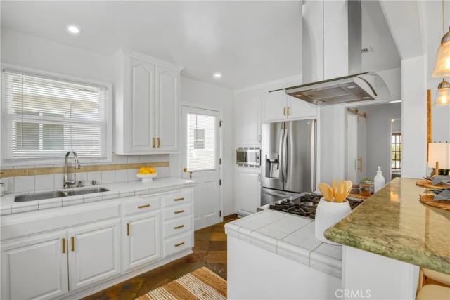 424 S Meadows Ave, Manhattan Beach, CA 90266