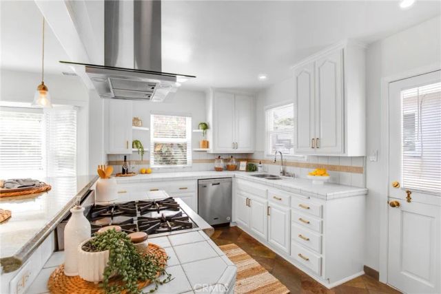 424 S Meadows Ave, Manhattan Beach, CA 90266