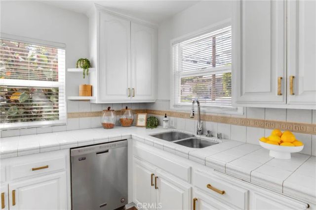 424 S Meadows Ave, Manhattan Beach, CA 90266