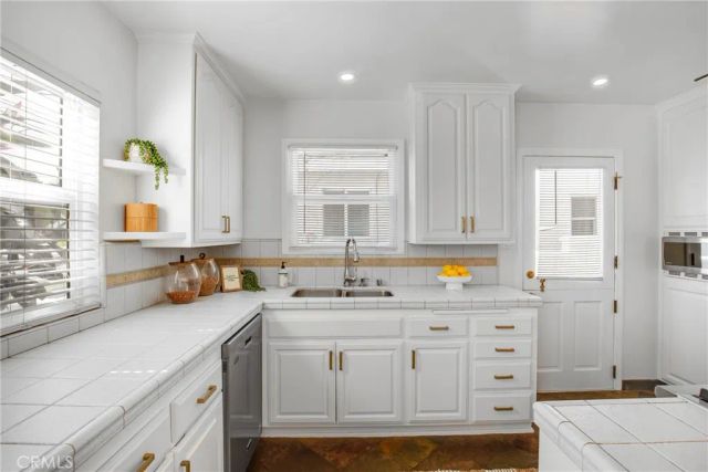 424 S Meadows Ave, Manhattan Beach, CA 90266