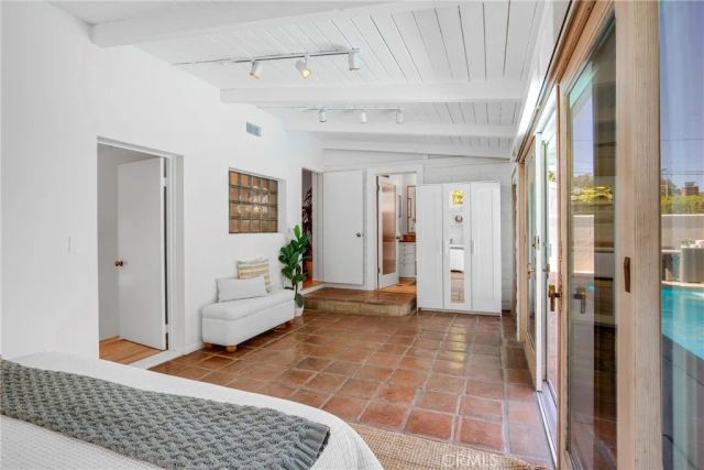 424 S Meadows Ave, Manhattan Beach, CA 90266