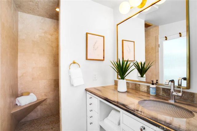 424 S Meadows Ave, Manhattan Beach, CA 90266