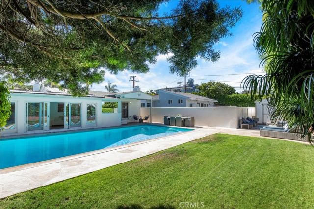 424 S Meadows Ave, Manhattan Beach, CA 90266