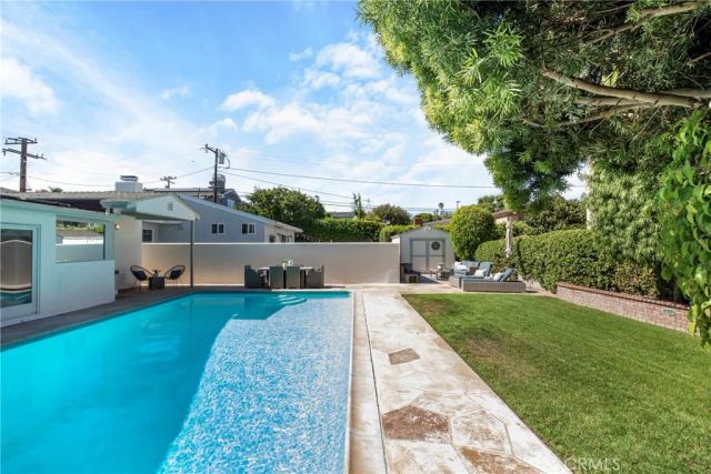424 S Meadows Ave, Manhattan Beach, CA 90266