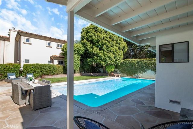 424 S Meadows Ave, Manhattan Beach, CA 90266