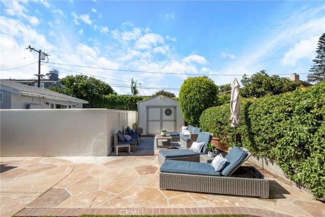 424 S Meadows Ave, Manhattan Beach, CA 90266