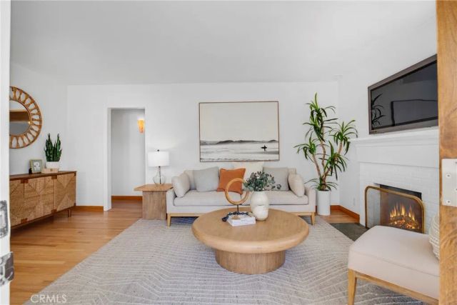 424 S Meadows Ave, Manhattan Beach, CA 90266