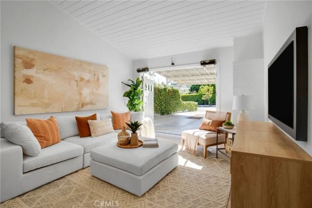 424 S Meadows Ave, Manhattan Beach, CA 90266