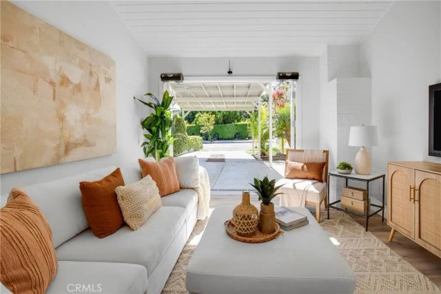 424 S Meadows Ave, Manhattan Beach, CA 90266
