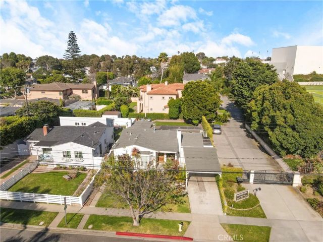 424 S Meadows Ave, Manhattan Beach, CA 90266