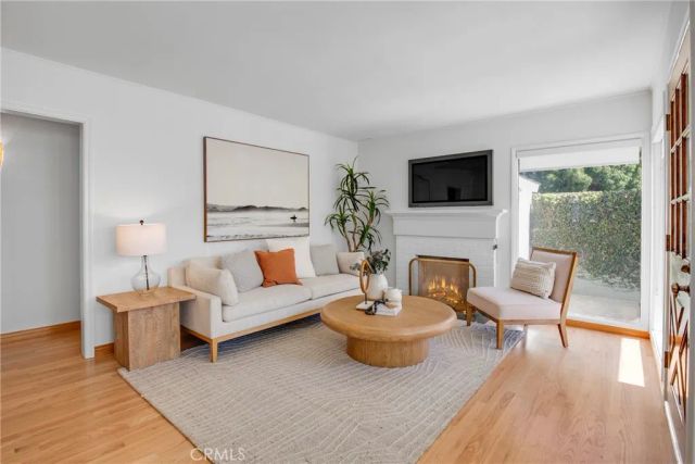 424 S Meadows Ave, Manhattan Beach, CA 90266