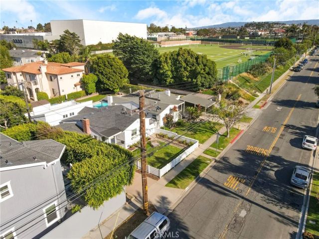 424 S Meadows Ave, Manhattan Beach, CA 90266