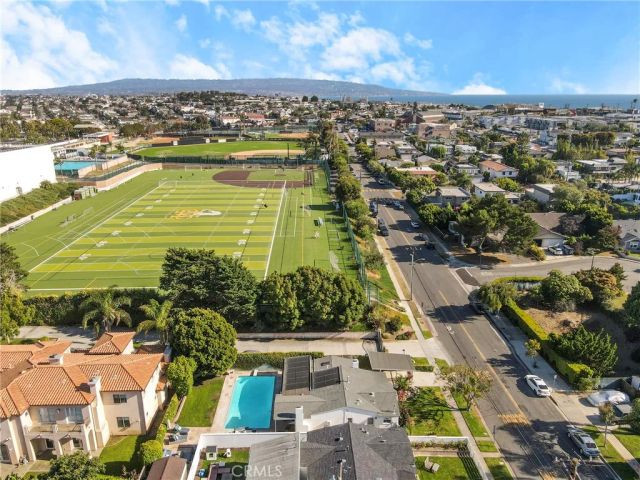 424 S Meadows Ave, Manhattan Beach, CA 90266
