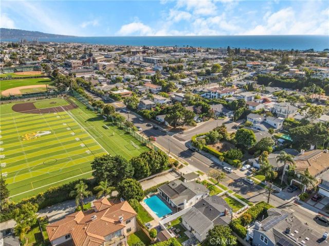 424 S Meadows Ave, Manhattan Beach, CA 90266