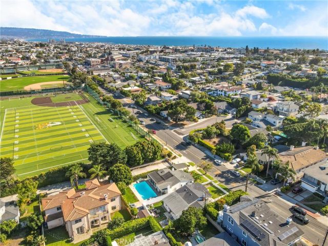 424 S Meadows Ave, Manhattan Beach, CA 90266