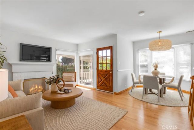 424 S Meadows Ave, Manhattan Beach, CA 90266